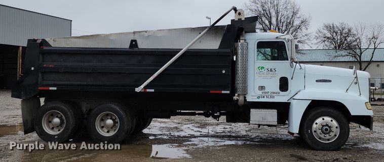 image for item DR7787 1990 Freightliner FLD120  dump truck