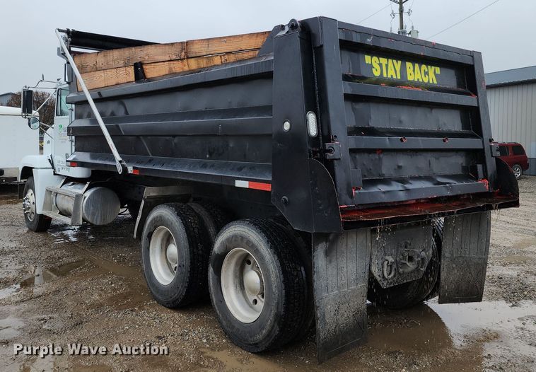 image for item DR7787 1990 Freightliner FLD120  dump truck