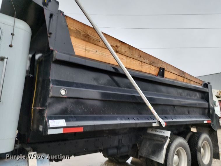 image for item DR7787 1990 Freightliner FLD120  dump truck