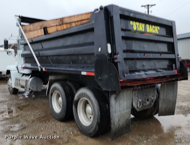image for item DR7787 1990 Freightliner FLD120  dump truck