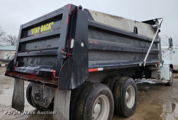 image for item DR7787 1990 Freightliner FLD120  dump truck