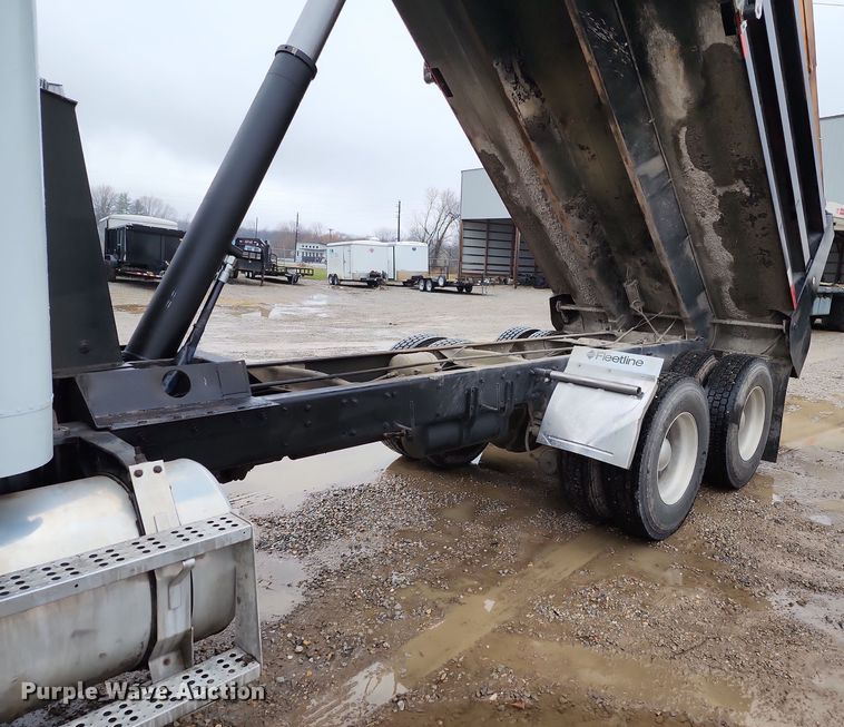 image for item DR7787 1990 Freightliner FLD120  dump truck