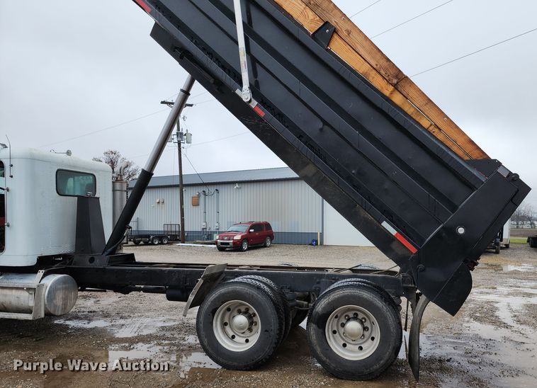 image for item DR7787 1990 Freightliner FLD120  dump truck