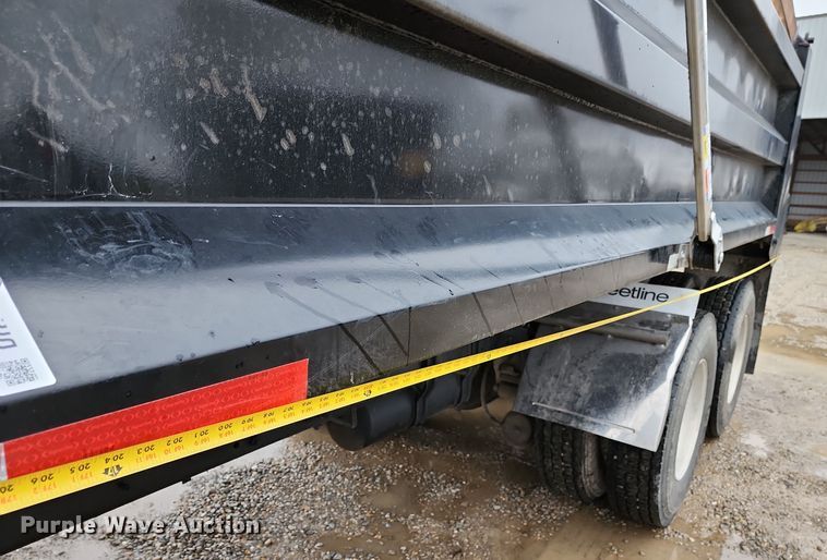 image for item DR7787 1990 Freightliner FLD120  dump truck