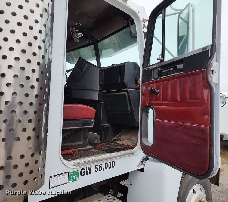 image for item DR7787 1990 Freightliner FLD120  dump truck