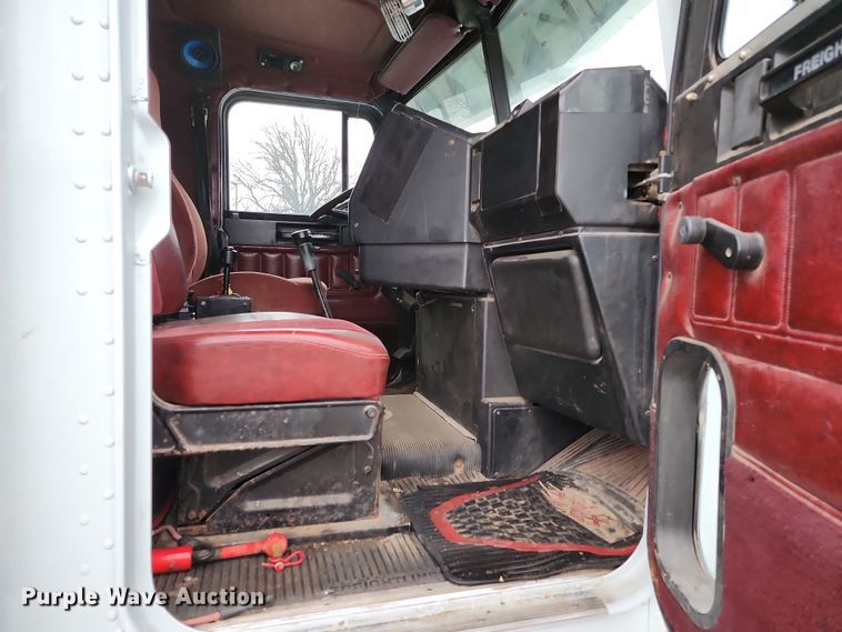 image for item DR7787 1990 Freightliner FLD120  dump truck