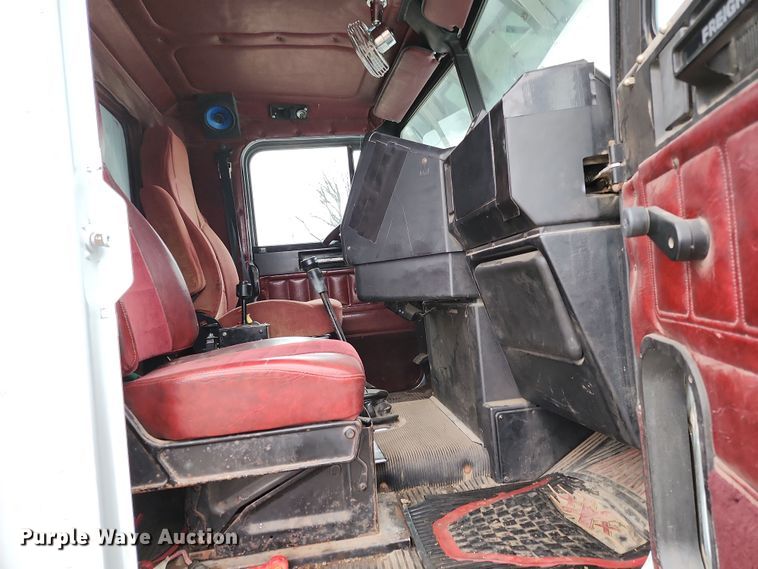 image for item DR7787 1990 Freightliner FLD120  dump truck