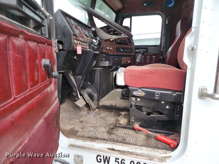 image for item DR7787 1990 Freightliner FLD120  dump truck