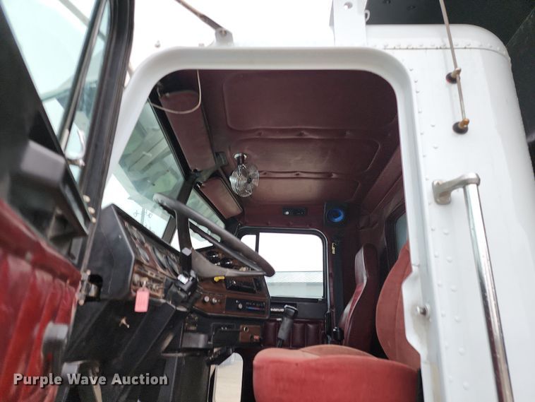 image for item DR7787 1990 Freightliner FLD120  dump truck