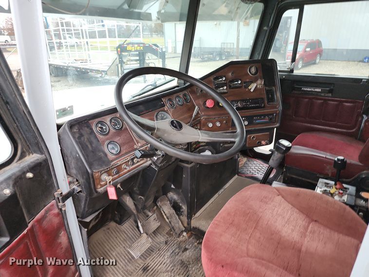 image for item DR7787 1990 Freightliner FLD120  dump truck