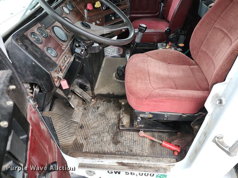 image for item DR7787 1990 Freightliner FLD120  dump truck