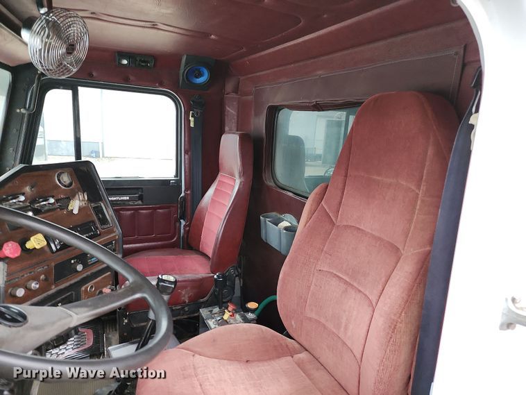 image for item DR7787 1990 Freightliner FLD120  dump truck