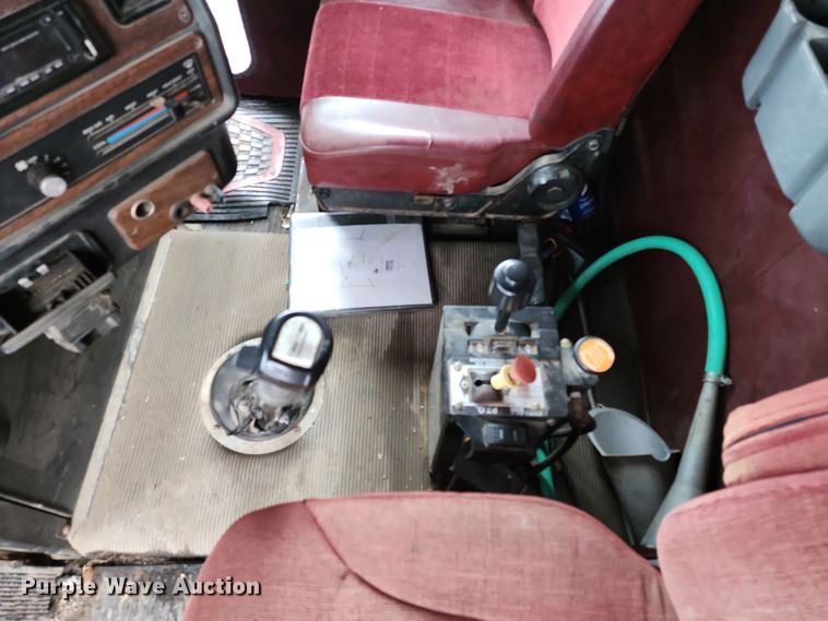 image for item DR7787 1990 Freightliner FLD120  dump truck