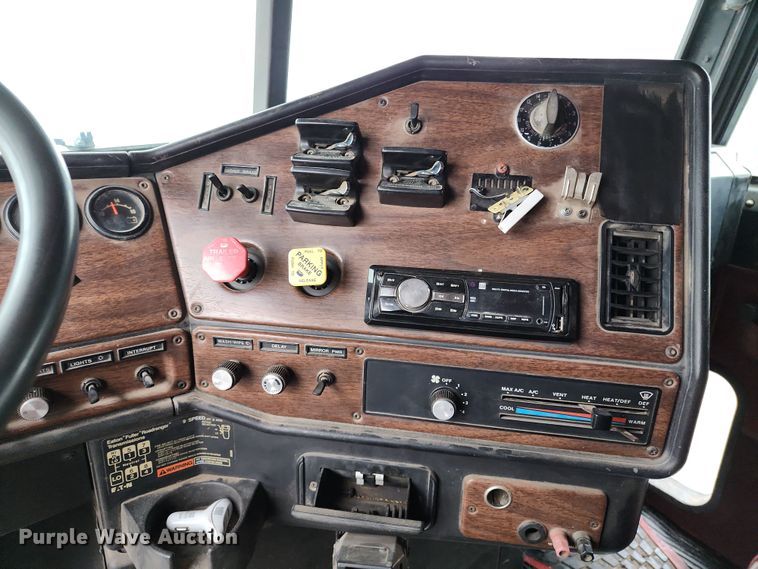 image for item DR7787 1990 Freightliner FLD120  dump truck