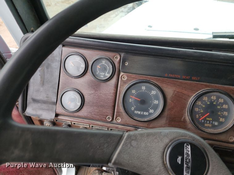 image for item DR7787 1990 Freightliner FLD120  dump truck