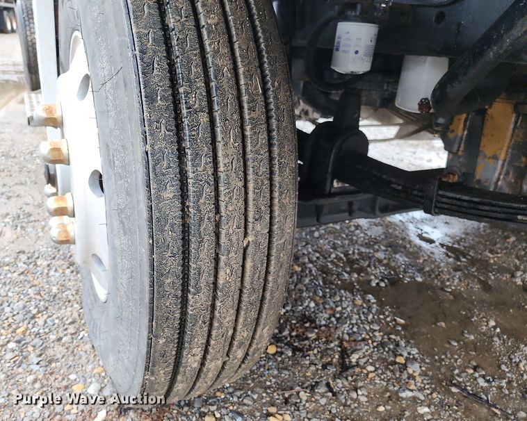 image for item DR7787 1990 Freightliner FLD120  dump truck