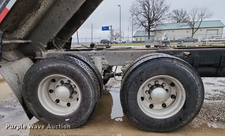 image for item DR7787 1990 Freightliner FLD120  dump truck