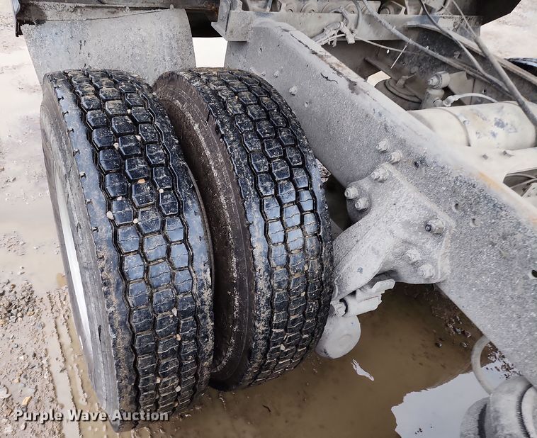 image for item DR7787 1990 Freightliner FLD120  dump truck