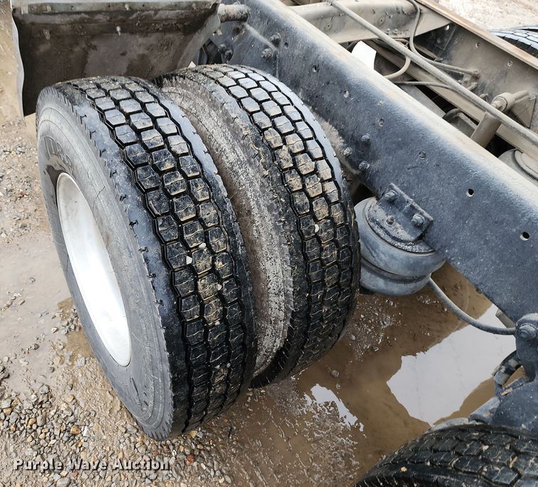 image for item DR7787 1990 Freightliner FLD120  dump truck