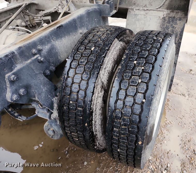 image for item DR7787 1990 Freightliner FLD120  dump truck