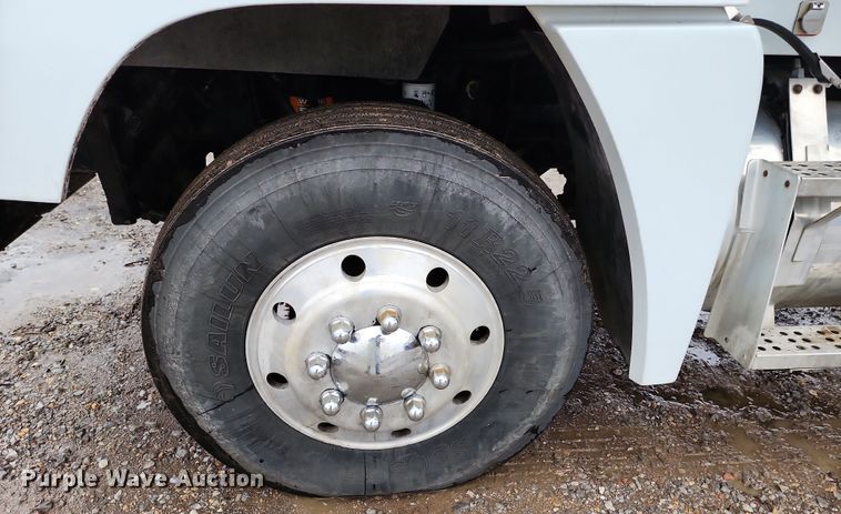 image for item DR7787 1990 Freightliner FLD120  dump truck