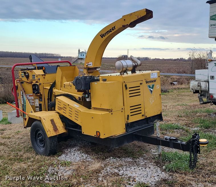 image for item DR7800 2013 Vermeer BC1200XL  wood chipper