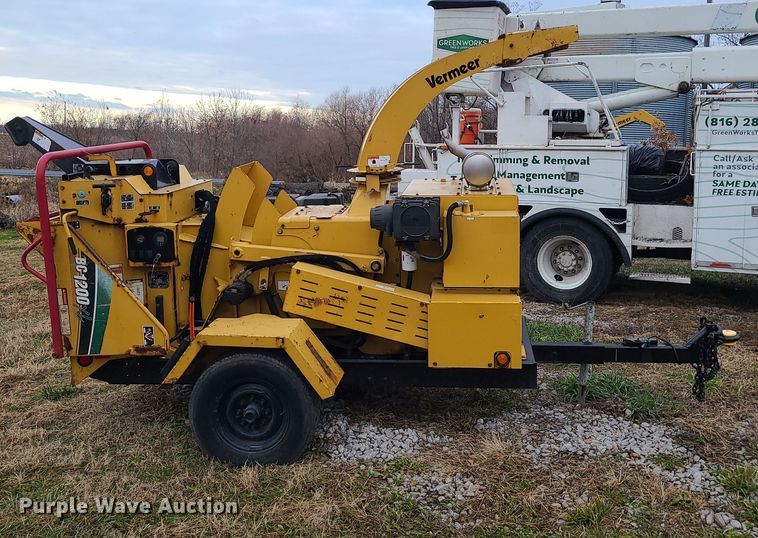 image for item DR7800 2013 Vermeer BC1200XL  wood chipper