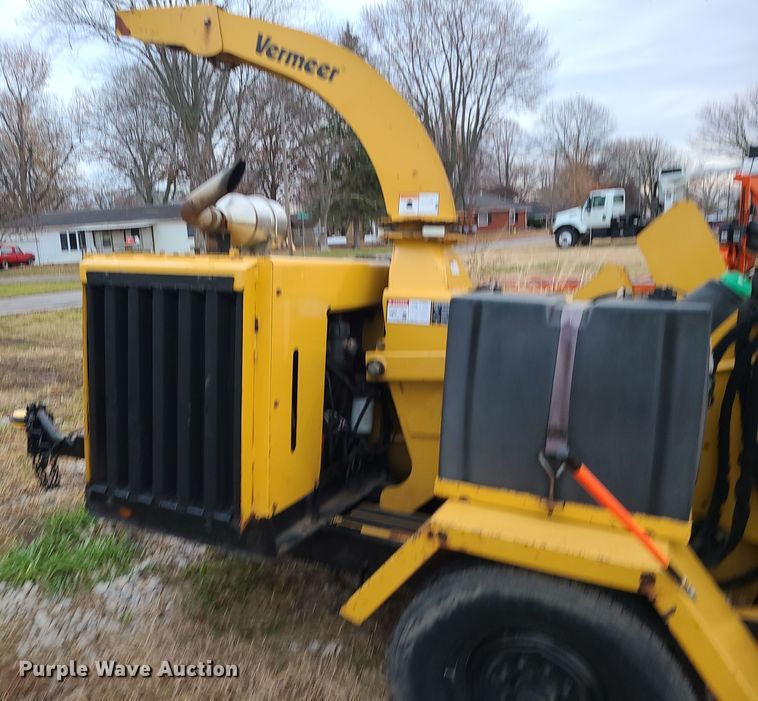image for item DR7800 2013 Vermeer BC1200XL  wood chipper
