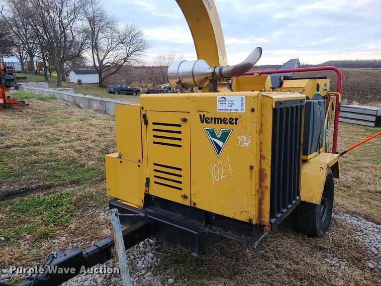 image for item DR7800 2013 Vermeer BC1200XL  wood chipper