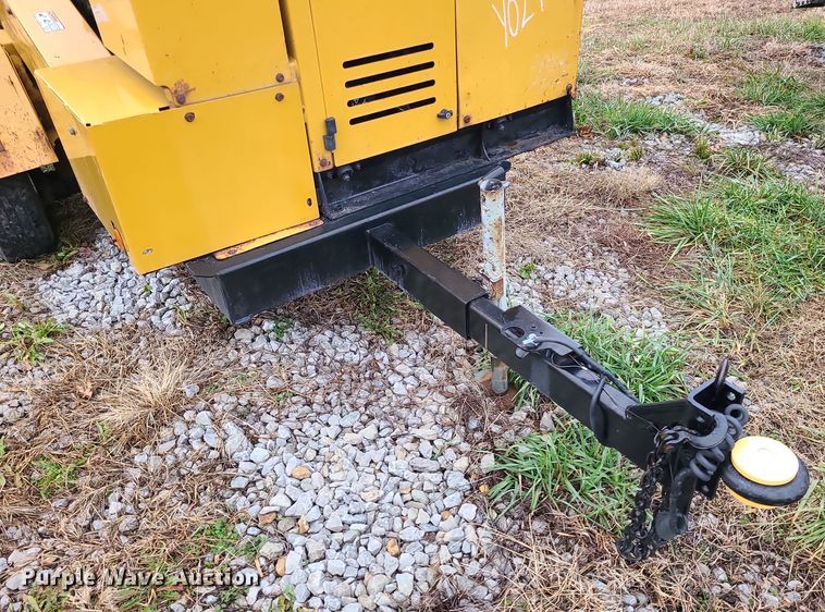 image for item DR7800 2013 Vermeer BC1200XL  wood chipper