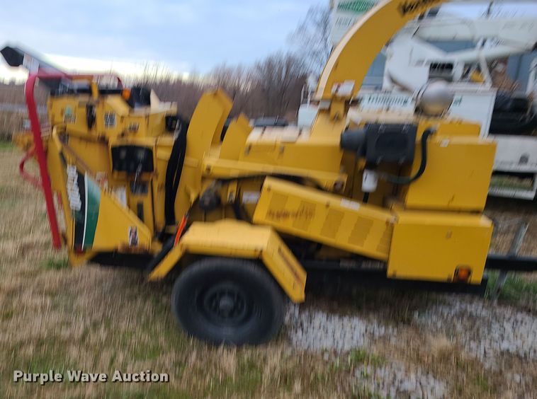 image for item DR7800 2013 Vermeer BC1200XL  wood chipper