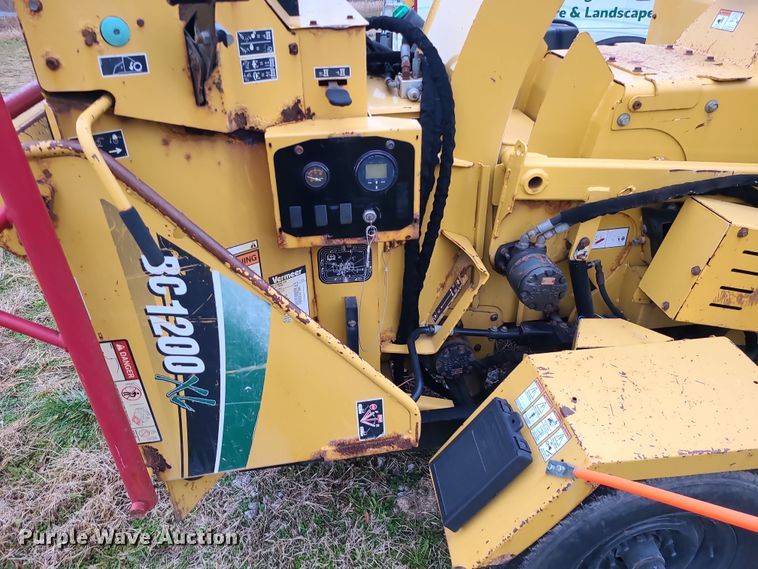 image for item DR7800 2013 Vermeer BC1200XL  wood chipper