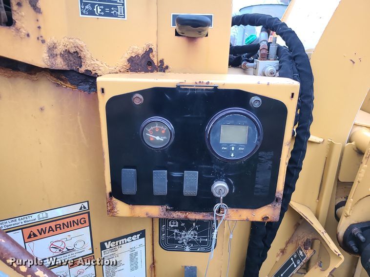 image for item DR7800 2013 Vermeer BC1200XL  wood chipper