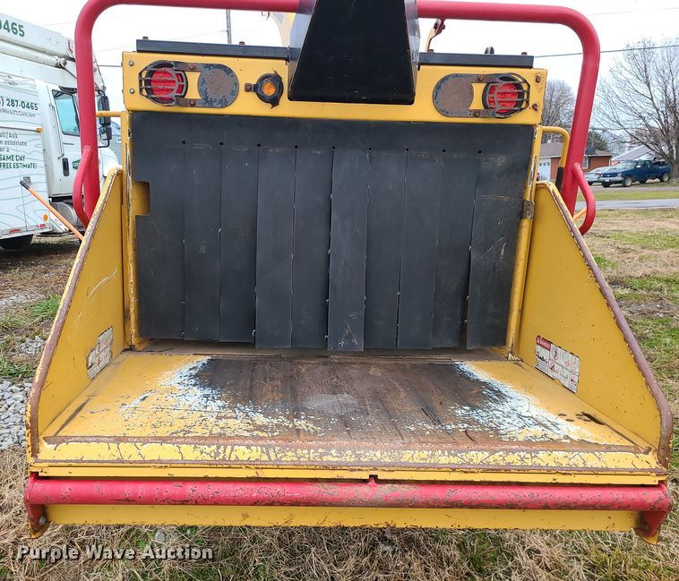 image for item DR7800 2013 Vermeer BC1200XL  wood chipper