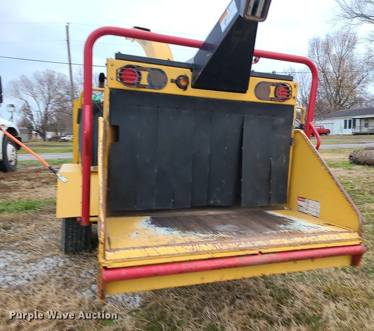 image for item DR7800 2013 Vermeer BC1200XL  wood chipper
