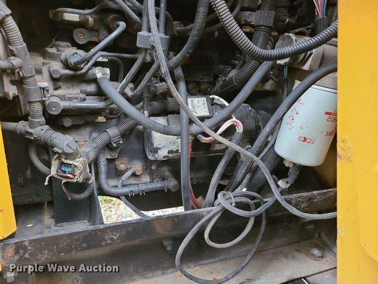 image for item DR7800 2013 Vermeer BC1200XL  wood chipper