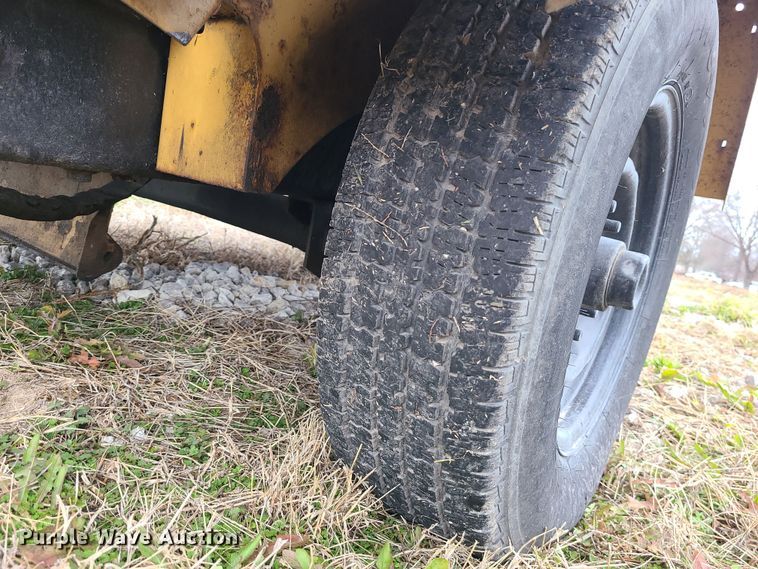 image for item DR7800 2013 Vermeer BC1200XL  wood chipper