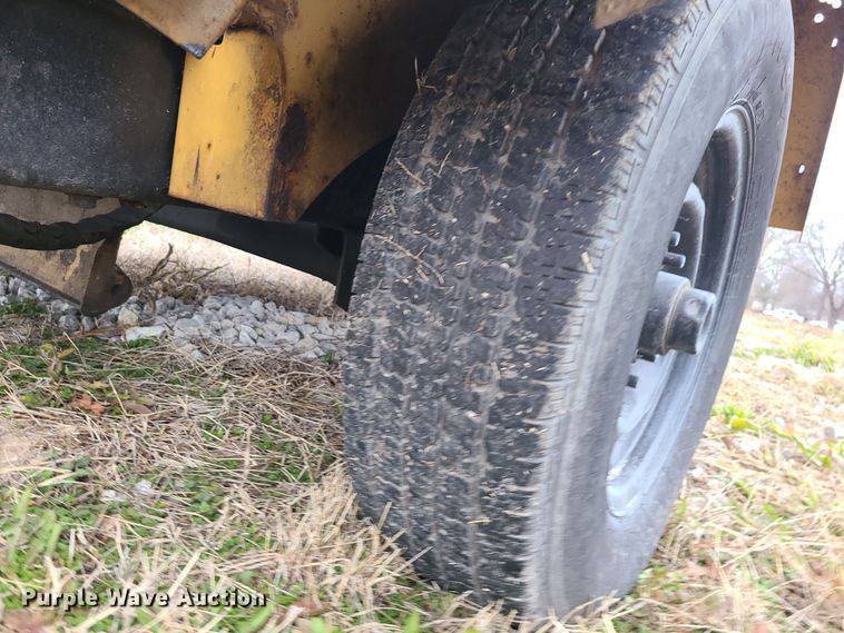 image for item DR7800 2013 Vermeer BC1200XL  wood chipper