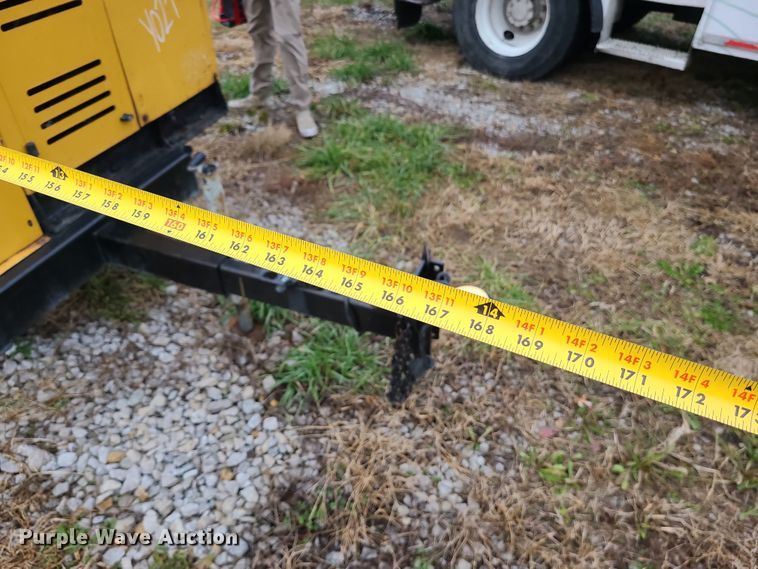 image for item DR7800 2013 Vermeer BC1200XL  wood chipper