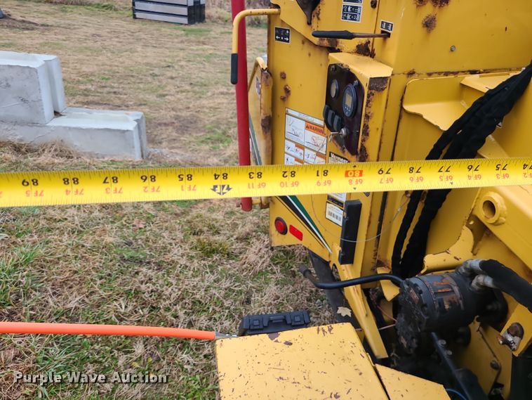 image for item DR7800 2013 Vermeer BC1200XL  wood chipper