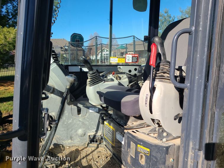 image for item DR7838 2016 John Deere 60G  mini excavator