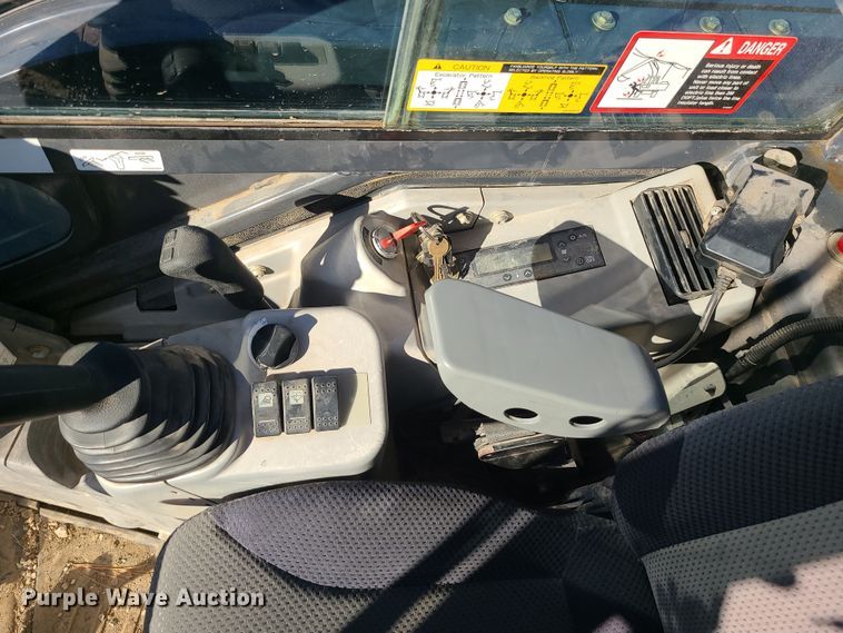 image for item DR7838 2016 John Deere 60G  mini excavator