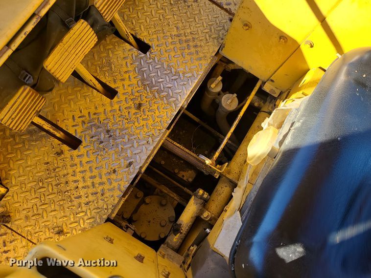 image for item DR7841 1976 Caterpillar 955L  track loader