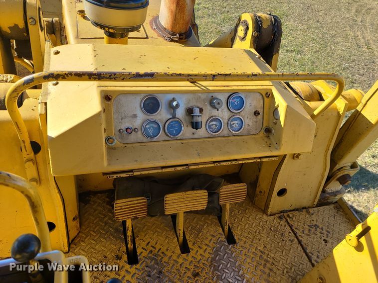 image for item DR7841 1976 Caterpillar 955L  track loader