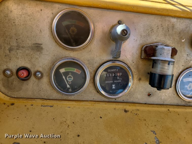 image for item DR7841 1976 Caterpillar 955L  track loader