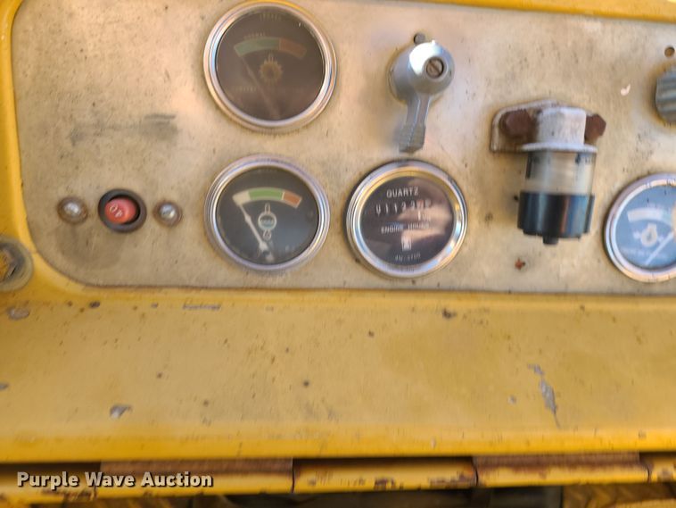 image for item DR7841 1976 Caterpillar 955L  track loader