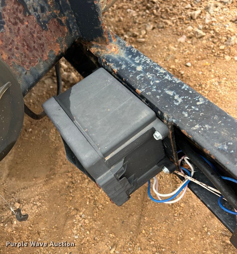 image for item DS2412 2014 PJ C5182  utility trailer