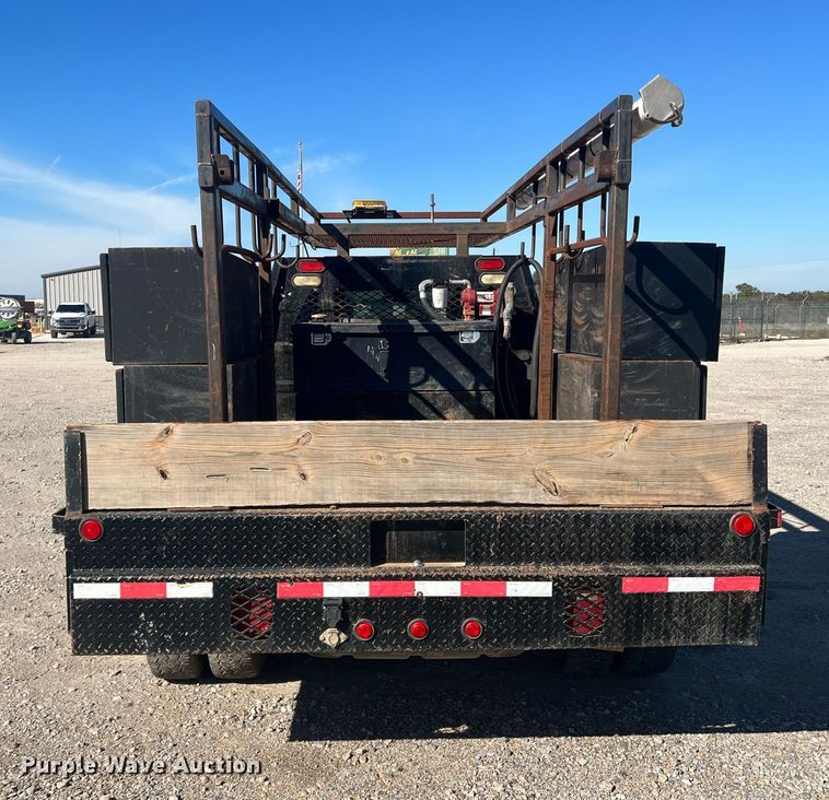 image for item DS2461 2017 Dodge Ram 5500HD  Crew Cab flatbed truck