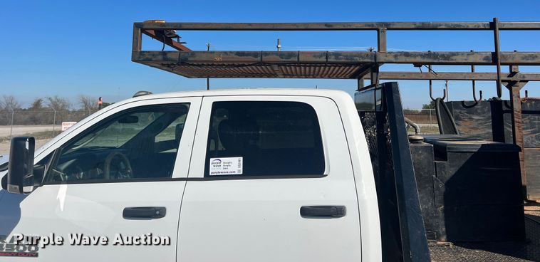 image for item DS2461 2017 Dodge Ram 5500HD  Crew Cab flatbed truck