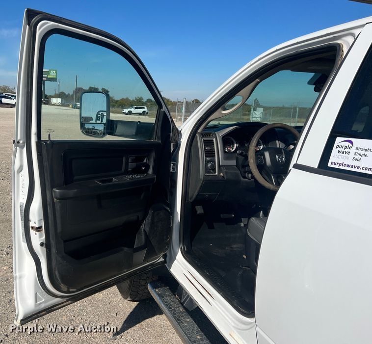 image for item DS2461 2017 Dodge Ram 5500HD  Crew Cab flatbed truck